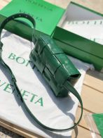 bottega venetaボッテガヴェネタ エディターズバッグ激安通販 ウエストバッグ 軽量 編み形 ミニバッグ 男女兼用 グリーン