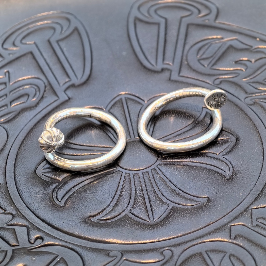 存在感のあるクロムハーツ指輪 値段激安通販 純銀リング ゴシックデザイン シルバー_1
