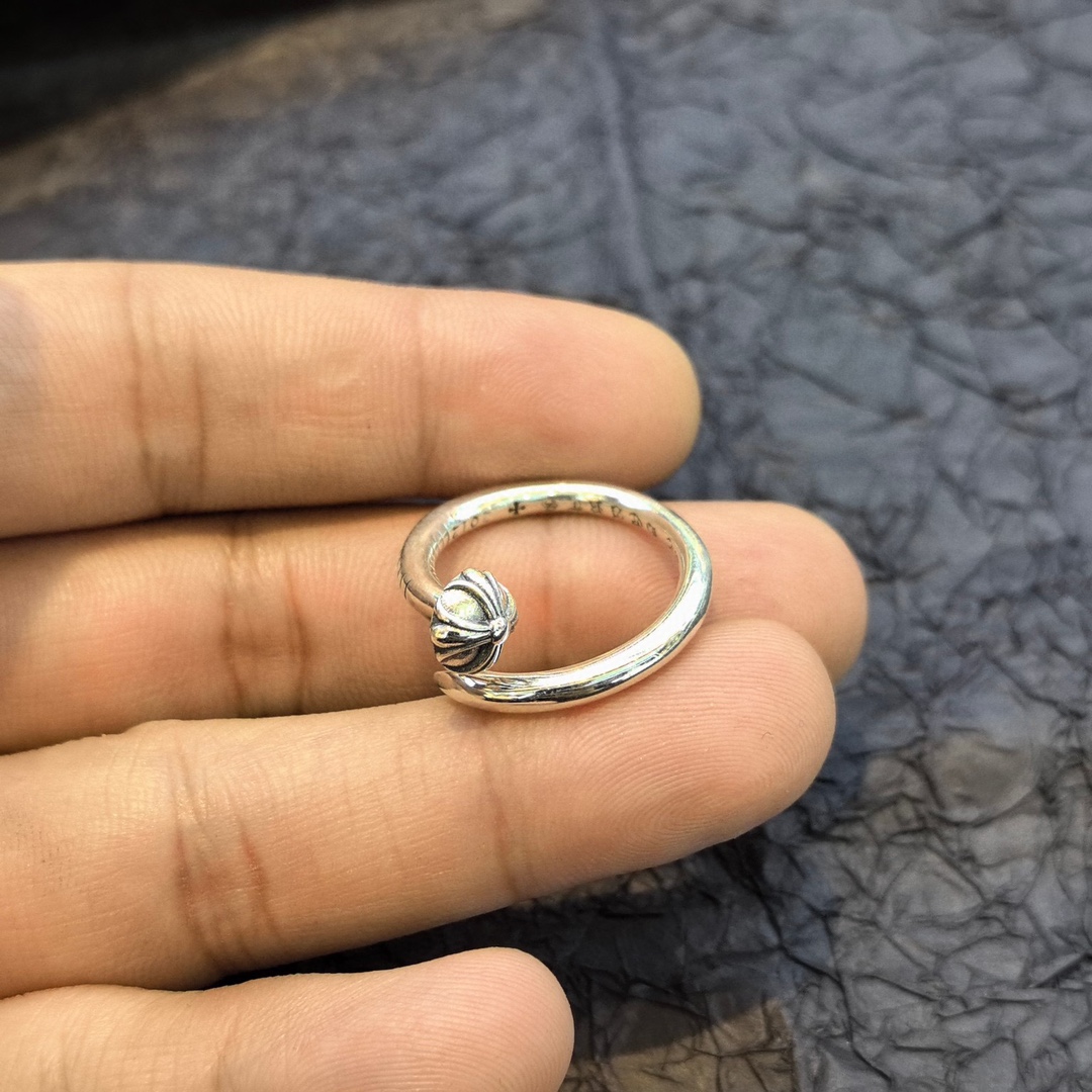 存在感のあるクロムハーツ指輪 値段激安通販 純銀リング ゴシックデザイン シルバー_2