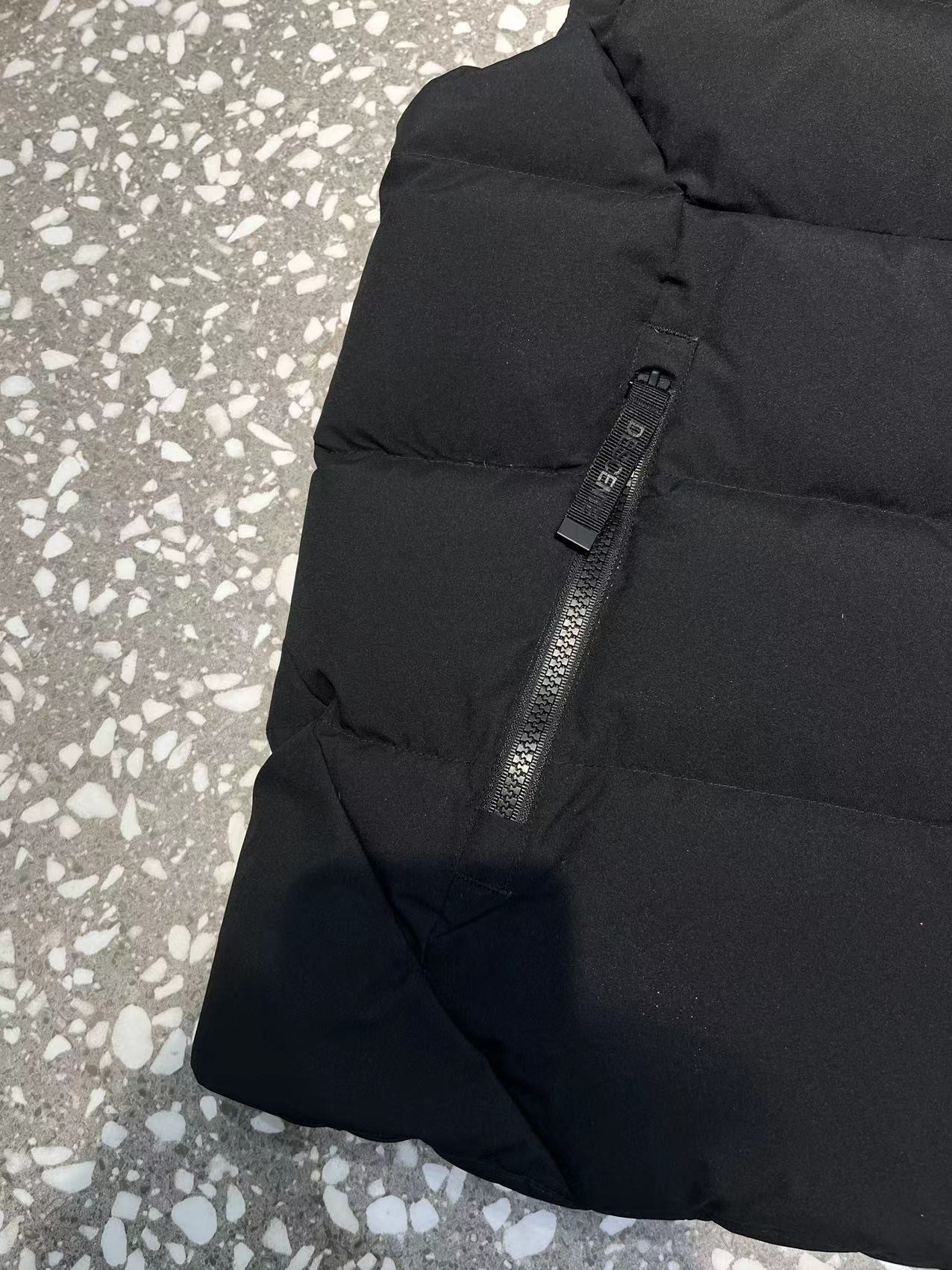 デサントスーツスーパーコピー 無袖 ダウンジャケット 動きやすい 厚い 2色可選 ブラック_6