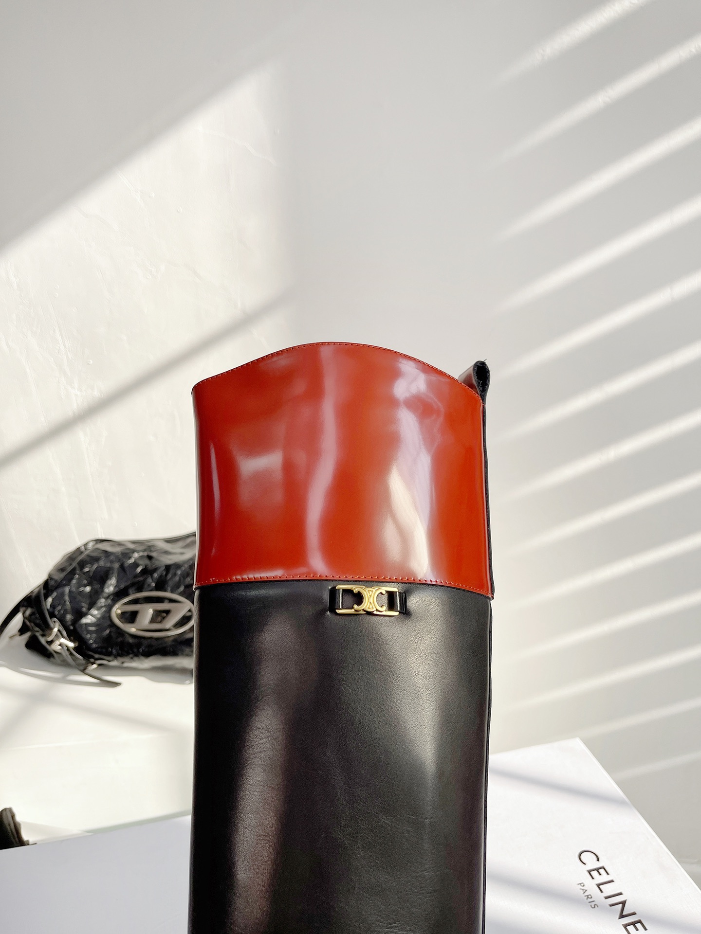 セリーヌ英語スーパーコピー ブーツ 黒 レディース ロングブーツ レザー 歩きやすい ファッション 高級品 黒赤い ブラック_3
