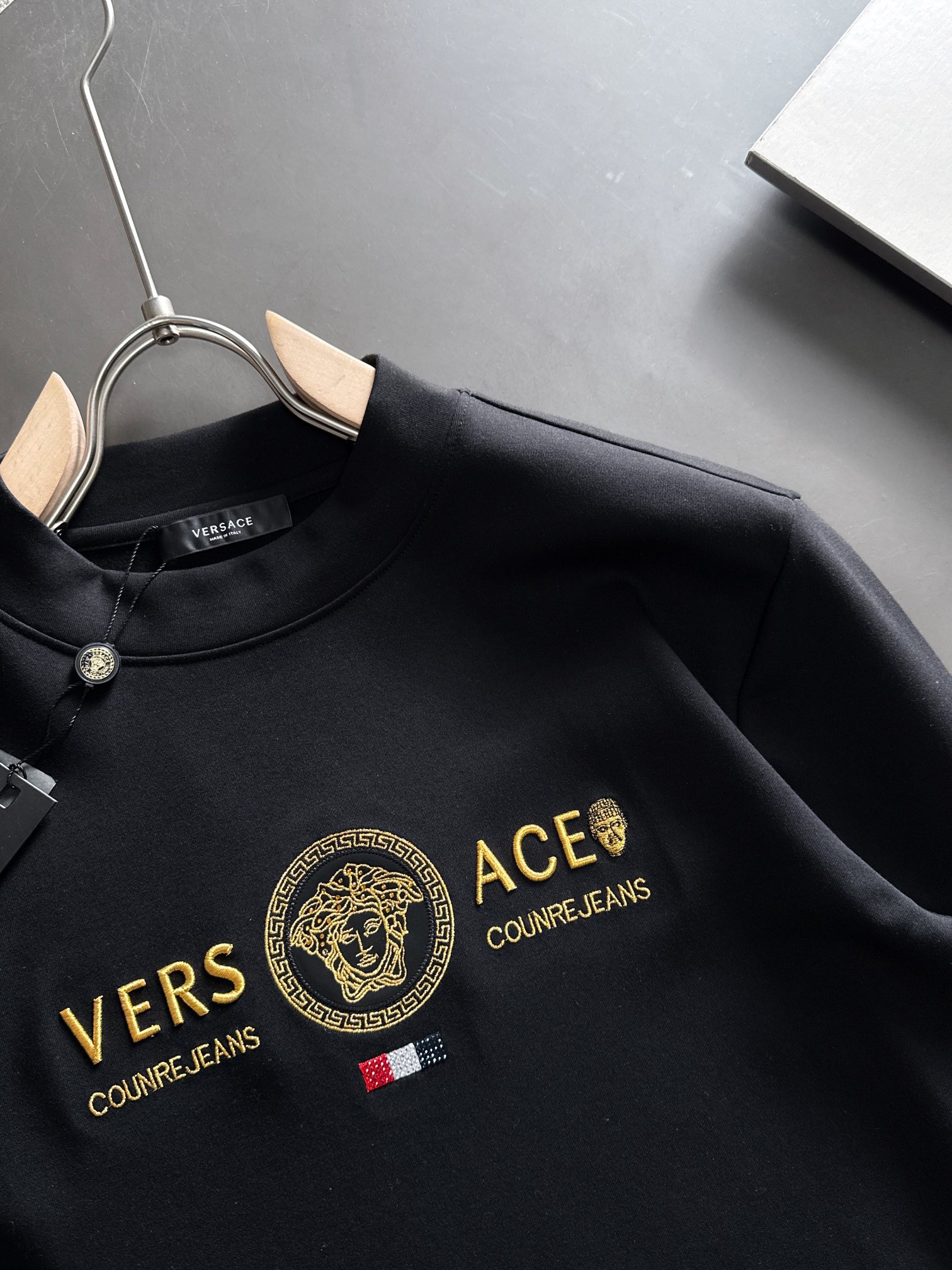 VERSACE 品質保証安い ヴェルサーチ 長袖シャツ偽物 Tシャツ トップス 純綿 ゆったり シンプル ブラック_3