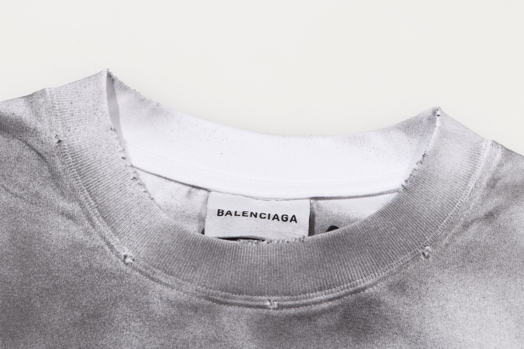 限定セール 低価  バレンシアガ 半袖  tシャツ偽物　ヴィンテージ風　ブランドのロゴ　刺繍_3