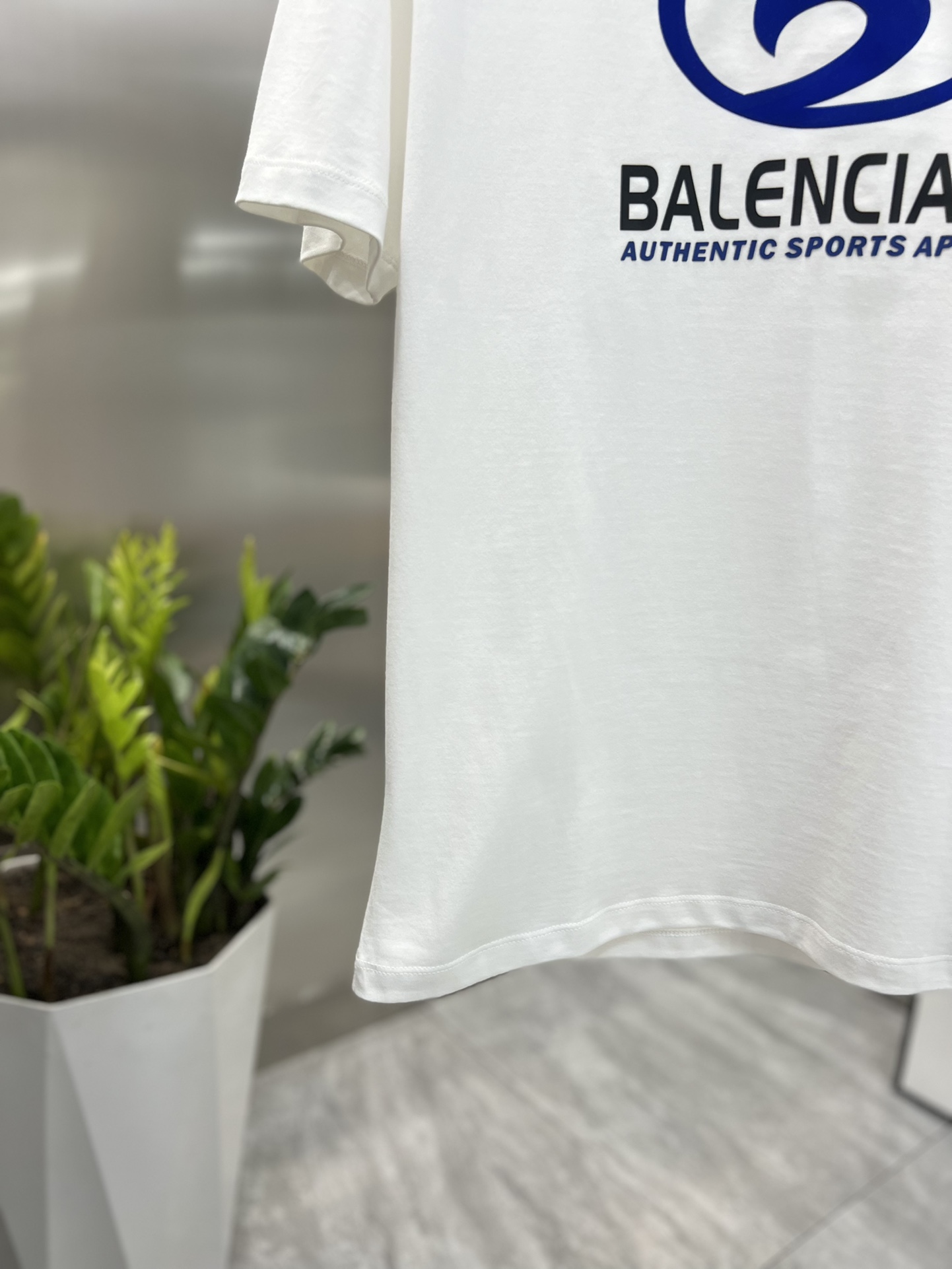 数量限定 得価 バレンシアガ  usa  tシャツn級品 2024年春夏の新作  肌触りの良い 快適 素材_6