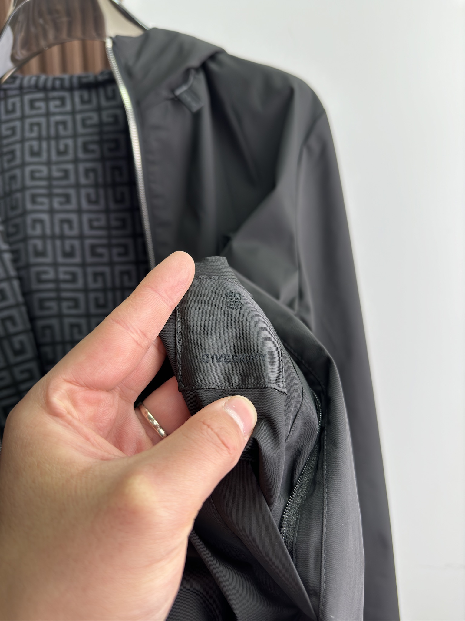 ジバンシィ ジャケットスーパーコピー カジュアル 柔らかいトップス 軽量 ジャケット 品質保証 ブラック_8