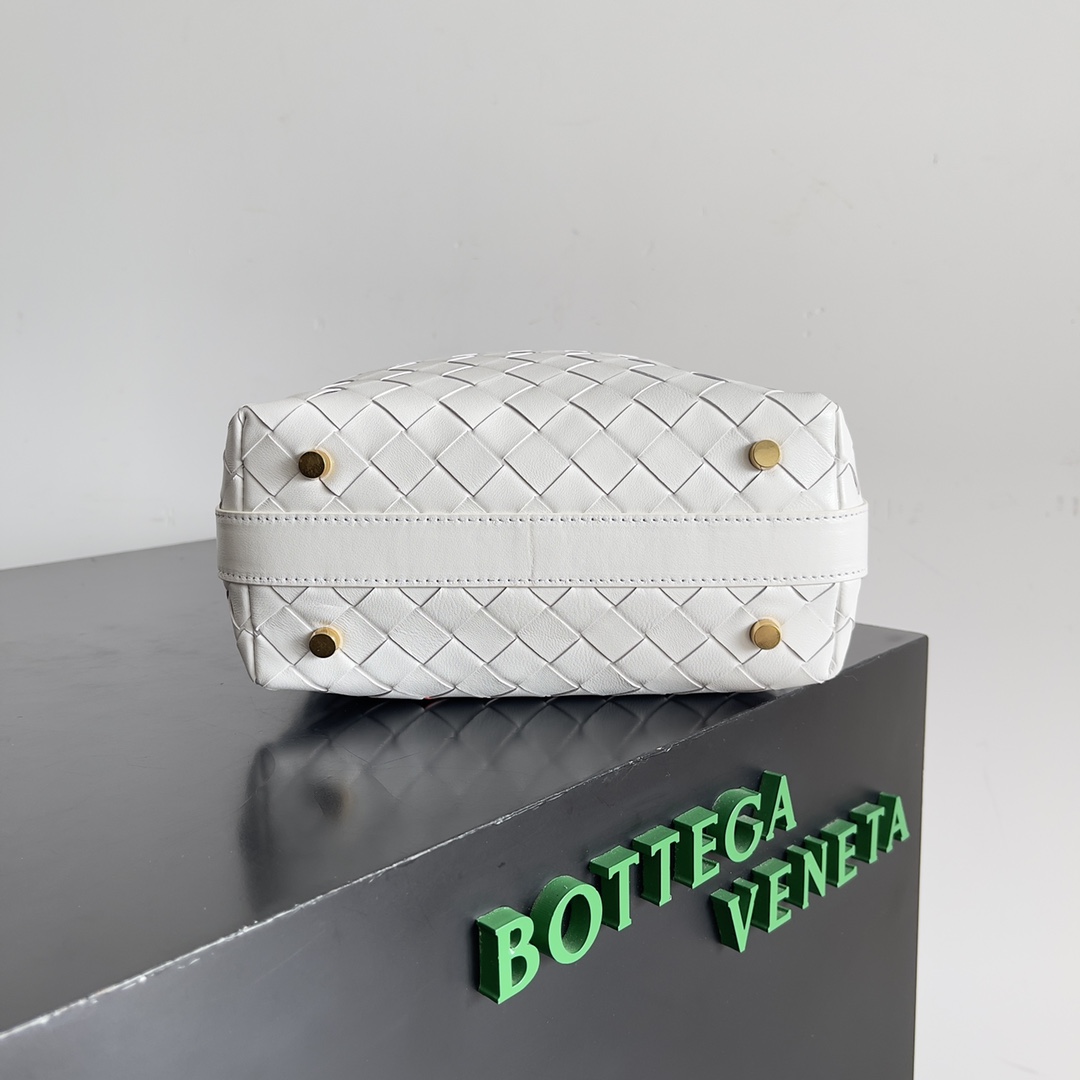 最安値人気 ボッテガヴェネタ カバン メンズスーパーコピー 持ちバッグ 編み込み要素 高級感 イタリア製 レディース ホワイト_3