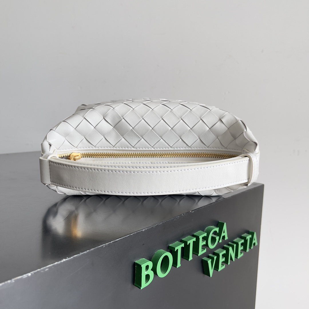 最安値人気 ボッテガヴェネタ カバン メンズスーパーコピー 持ちバッグ 編み込み要素 高級感 イタリア製 レディース ホワイト_5