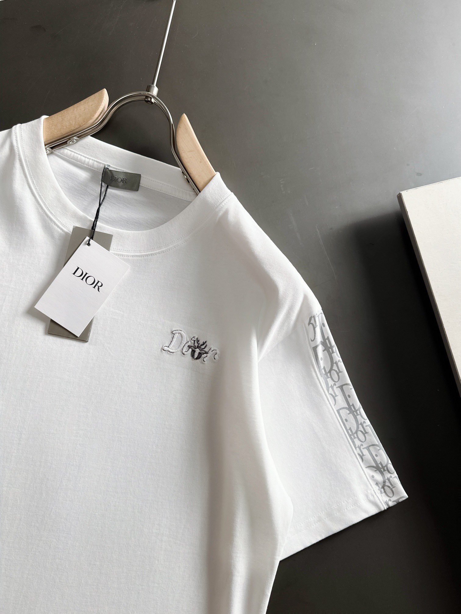 爆買い大得価 ディオール ティシャツ偽物 短袖 品質保証 トップス 純綿 シンプル 人気新品 柔らかい ホワイト_2