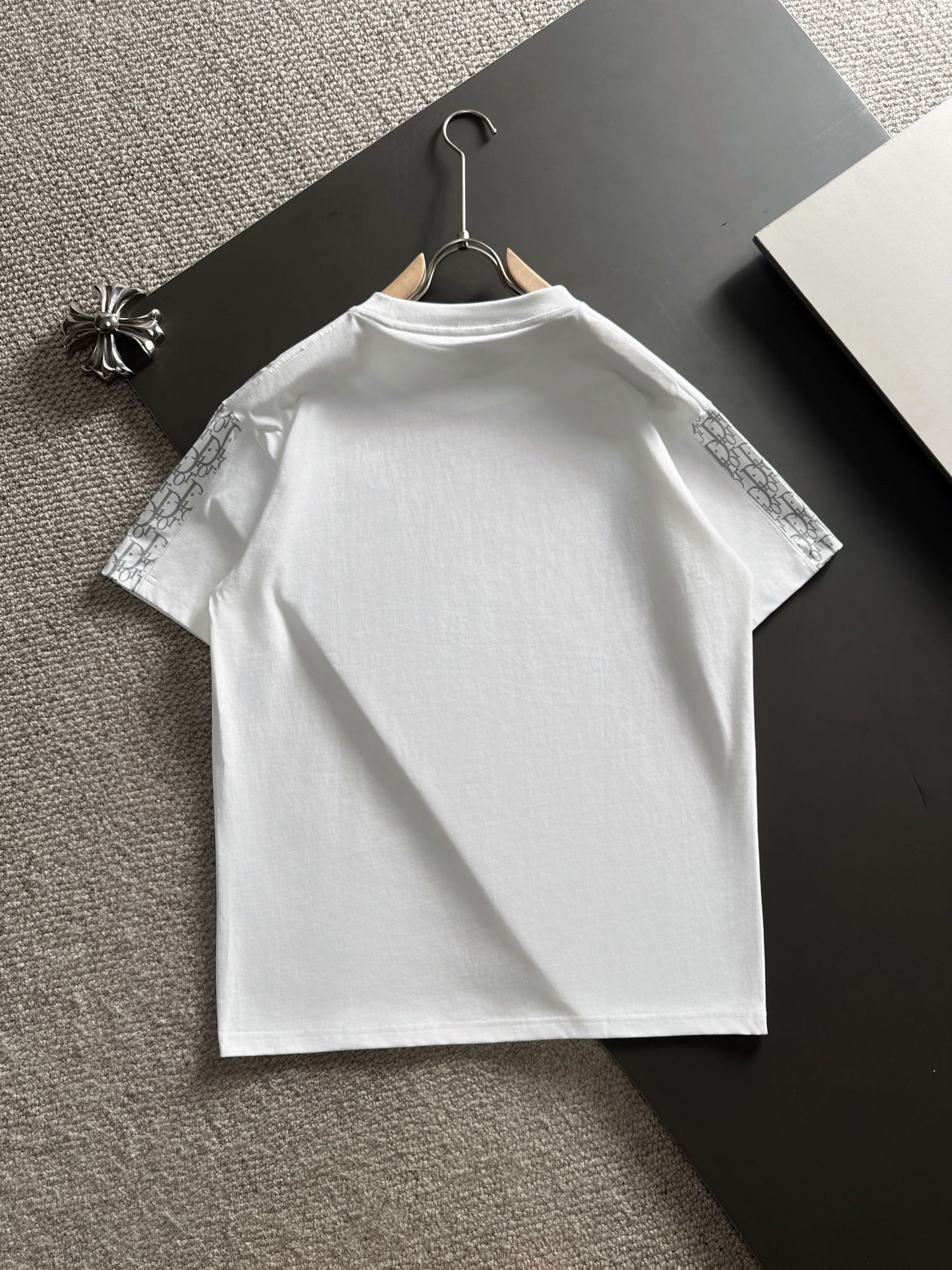 爆買い大得価 ディオール ティシャツ偽物 短袖 品質保証 トップス 純綿 シンプル 人気新品 柔らかい ホワイト_8
