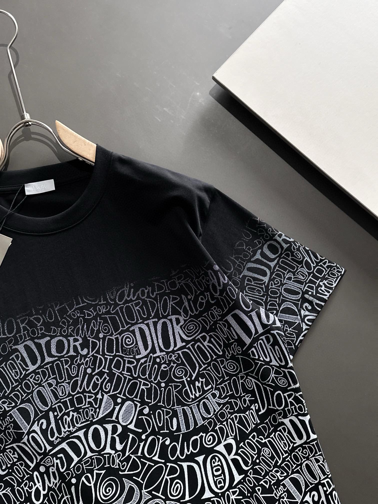 触り心地のいい ディオール ティーシャツＮ級品 短袖 トップス 純綿tシャツ シンプル 人気品 カラフル ブラック_3
