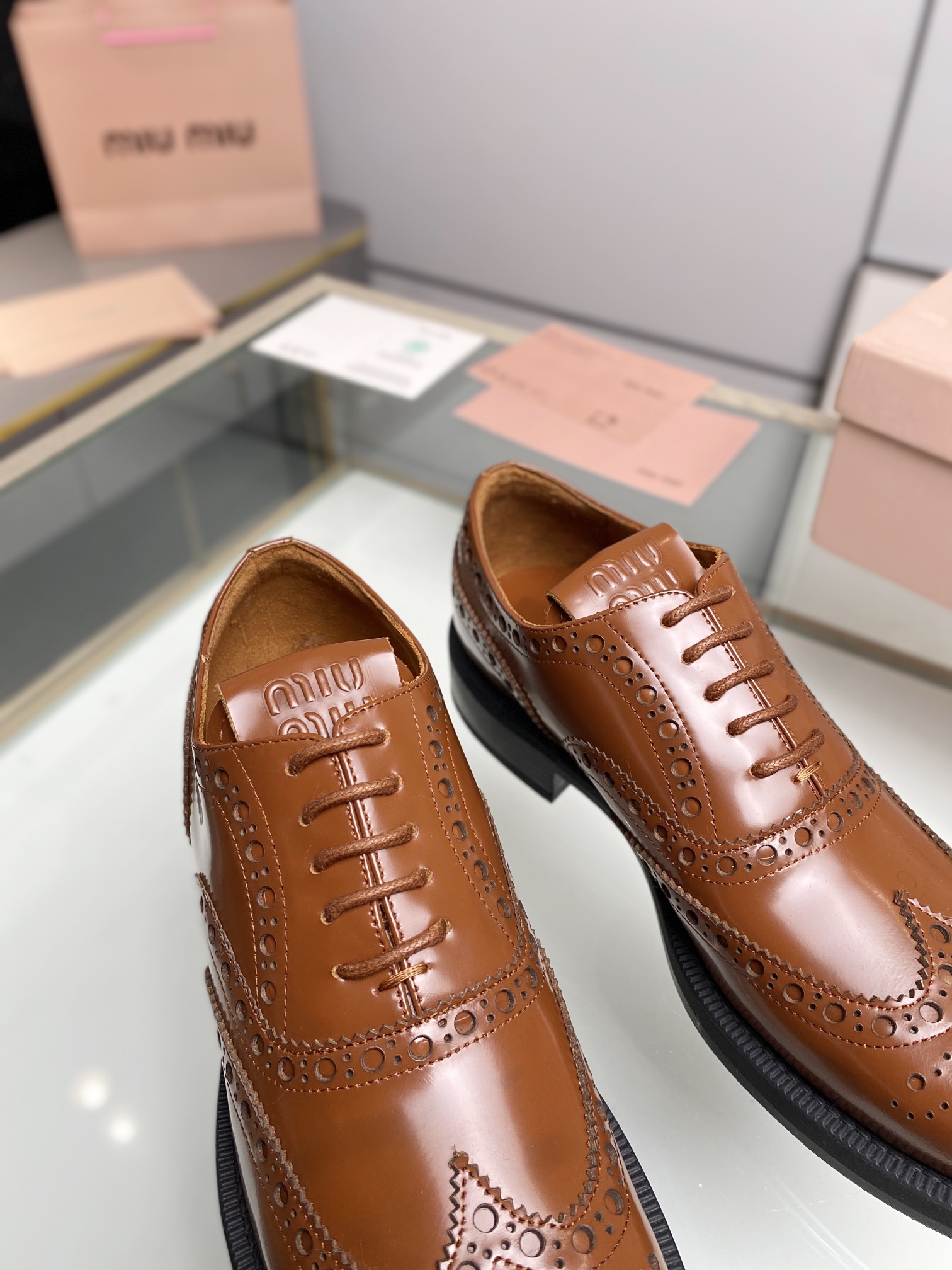 miumiu の スニーカーコピー 本革 ビジネス 革靴 軽量 歩きやすい 紳士靴 通気 シューズ  人気 ブラウン_2