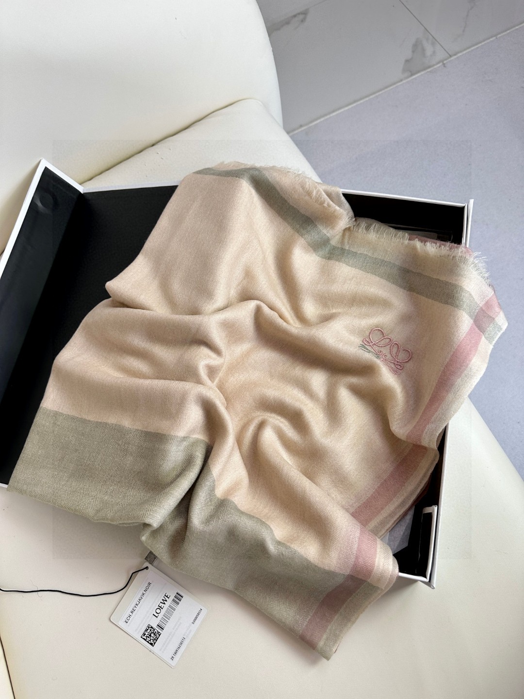 ロエベ スカーフ シルクＮ級品 優雅 暖かい シンプル ファッション 柔らかい シルク 人気販売 品質保証豊富なオ 薄いピンク_3