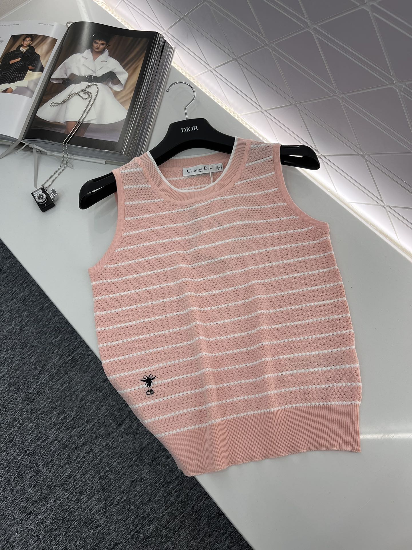 ディオール セーター レディースコピー トップス 無袖 シンプル ニット 通気性いい 縞模様 ファッション ピンク_1