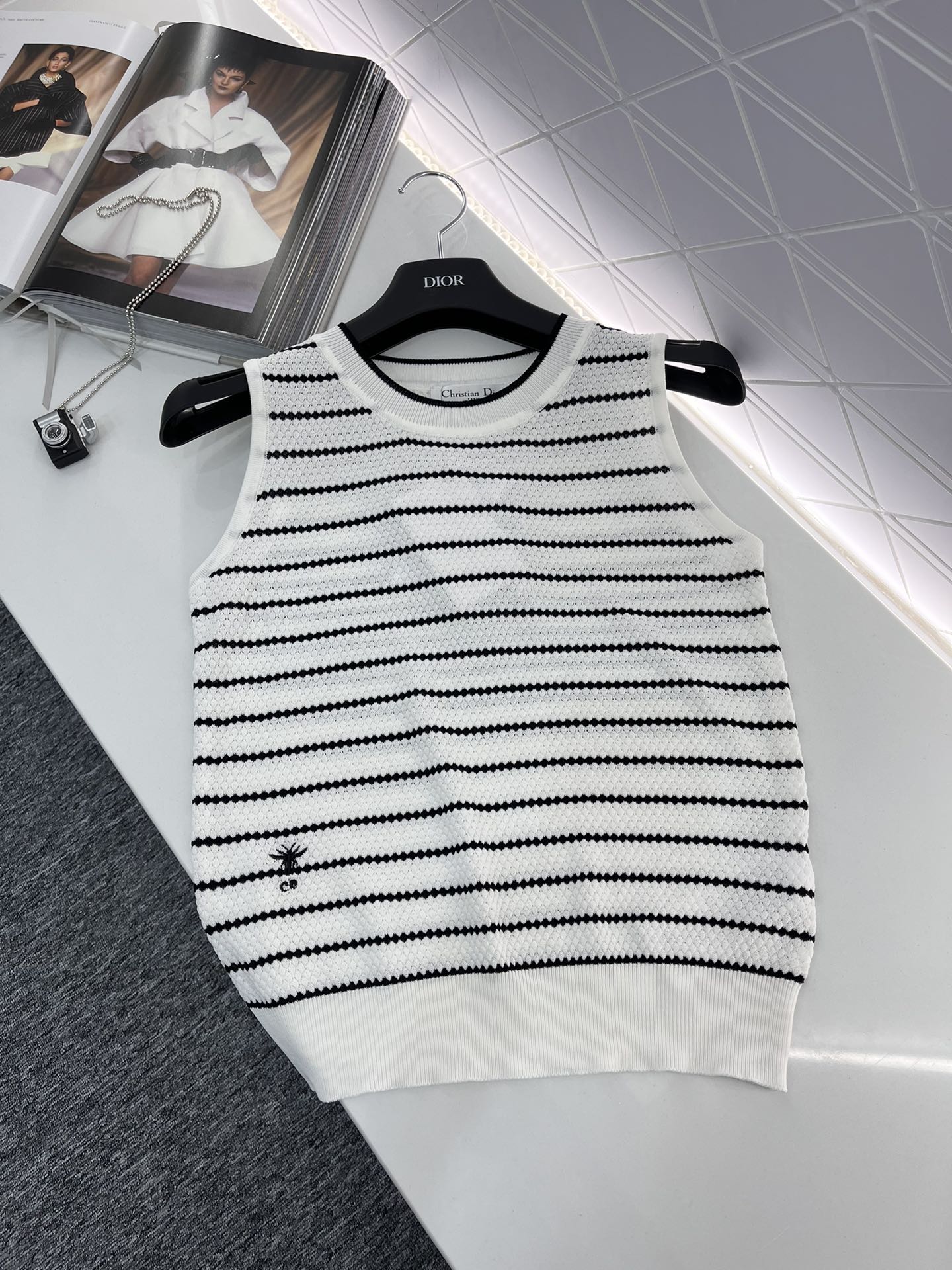 ディオール セーター メンズスーパーコピー トップス 無袖 シンプル ニット 通気性いい 縞模様 ファッション ホワイト_1