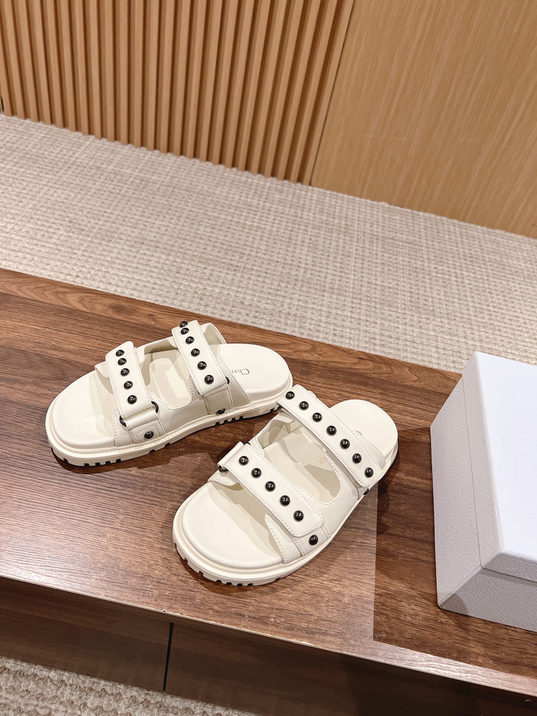 dior キッズ 靴スーパーコピー シンプル 人気サンダル スリッパ 海水浴 ファッション 軽量 シンプル ホワイト_2