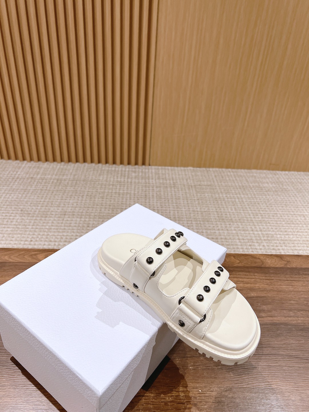 dior キッズ 靴スーパーコピー シンプル 人気サンダル スリッパ 海水浴 ファッション 軽量 シンプル ホワイト_3