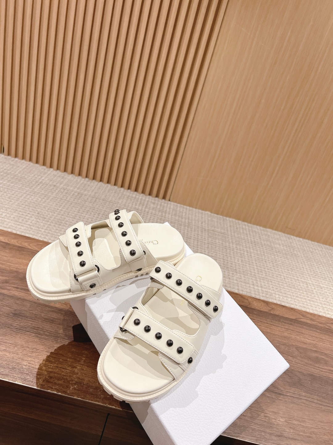 dior キッズ 靴スーパーコピー シンプル 人気サンダル スリッパ 海水浴 ファッション 軽量 シンプル ホワイト_4