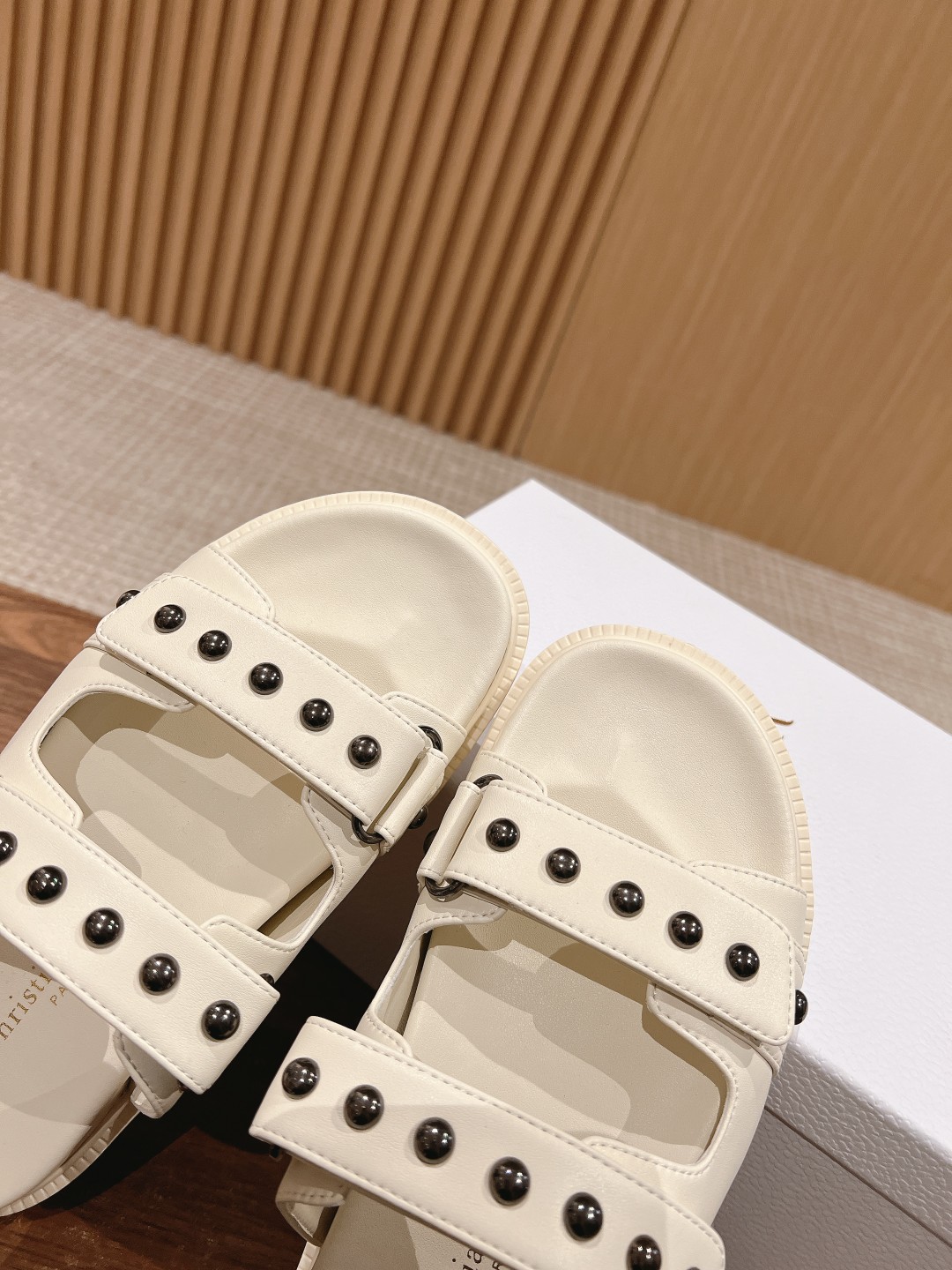 dior キッズ 靴スーパーコピー シンプル 人気サンダル スリッパ 海水浴 ファッション 軽量 シンプル ホワイト_6