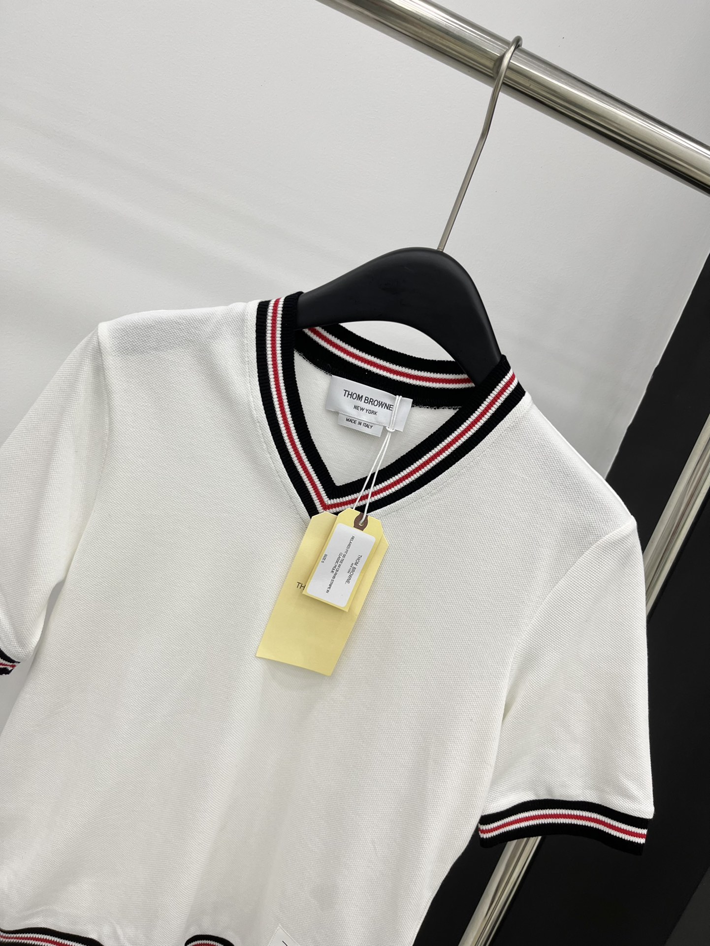 トム・ブラウン tシャツ激安通販 トップス 半袖 純綿 ｖ形 ファッション 人気定番 ホワイト_2